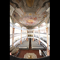 Waltershausen, Stadtkirche zur Gotteshilfe, Blick von der Orgelempore (2. Ebene) �ber den Altar in die Kirche