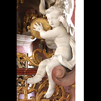 Weingarten, Basilika  St. Martin, Tamburinspielender Engel am rechten Prospektrand