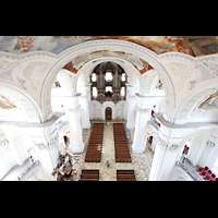 Weingarten, Basilika  St. Martin, Blick vom Bauger�st 2026 unter der Kuppel zur Hauptorgel (ohne Kunstlicht)