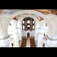 Weingarten, Basilika  St. Martin, Blick vom Bauger�st 2026 unter der Kuppel zur Hauptorgel (ohne Kunstlicht)