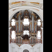 Weingarten, Basilika  St. Martin, Blick vom Bauger�st 2026 unter der Kuppel zur Hauptorgel (ohne Kunstlicht)
