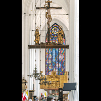Gdansk (Danzig), Bazylika Mariacka (St. Marien), Chorraum mit Hauptaltar von 1517 und Triumphkreuzgruppe