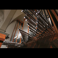 Barcelona, Oratori Sant Felip Neri (Montserrat-Torrent-Orgel), Orgel mit Chamaden seitlich perspektivisch