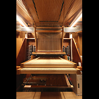 Barcelona, Oratori Sant Felip Neri (Montserrat-Torrent-Orgel), Trakturabg�nge hinter dem Spieltisch
