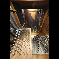Barcelona, Oratori Sant Felip Neri (Montserrat-Torrent-Orgel), Pfeifen im Hauptwerk: von li: Kleinf��ige Prinzipale, Flauta C�nica, Xemeneia, Viola, Fagot