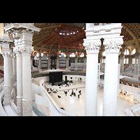 Barcelona, Palacio Nacional Montju�c (Montjuich), Seitlicher Blick vom �u�eren oberen S�ulenumgang in den Raum und zur Orgel