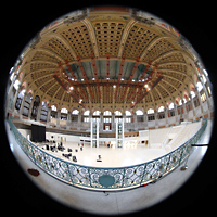 Barcelona, Palacio Nacional Montju�c (Montjuich), Seitlicher Blick vom oberen Rang in den Raum und zur Orgel