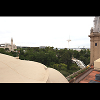 Barcelona, Palacio Nacional Montju�c (Montjuich), Blick nach S�dwesten zum 136 m hohen Torre de comunicacions de Montju�c