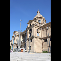 Barcelona, Palacio Nacional Montju�c (Montjuich), Vorplatz des Palacio Nacional miit Haupteingang und Kuppel