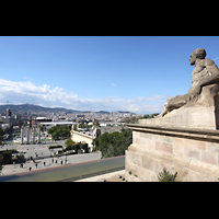Barcelona, Palacio Nacional Montju�c (Montjuich), Blick vom Vorplatz des Palacio Nacional nach Norden zum Tibidabo und Pla�a d'Espanya