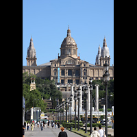 Barcelona, Palacio Nacional Montju�c (Montjuich), Ansicht seitlich von der Ecke Av. de la Reina Maria Cristina / Av. de Rius i Taulet