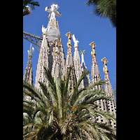 Barcelona, La Sagrada Familia, Turm-Ensemble der Sagrada Familia von Nordosten gesehen
