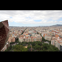 Barcelona, La Sagrada Familia, Ausblick von einem der Passionst�rme nach Westen; links der Montjuic