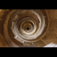 Barcelona, La Sagrada Familia, Wendeltreppe ohne Gel�nder nach unten in einem der Passionst�rme