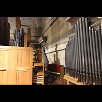 El Vendrell, Sant Salvador, R�ckseite der Orgel mit mech. Balganlage und Extraladen f�r Pedalregister