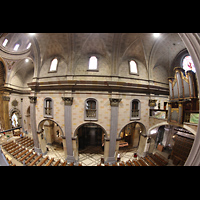 El Vendrell, Sant Salvador, Seitlicher Blick in die Kirche und auf die Orgel