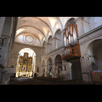 La Selva del Camp, Sant Andreu, Seitlicher Blick zum Chorraum und zur Orgel, beleuchtet