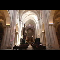 Tarragona, Catedral de Santa Tecla, Hauptschiff in Richtung Chor mit Orgel an der Evangelienseite