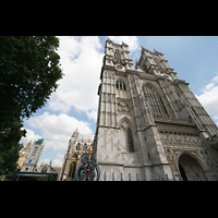 London, Westminster Abbey, Fassade und Querhaus, links der Big Ben