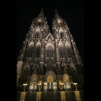 Köln (Cologne), Dom St. Peter und Maria, Fassade bei Nacht