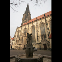 Münster, St. Lamberti, Seitenansicht mit Brunnen