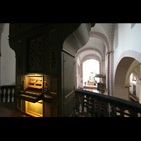 Hxter, Ev. Stadtkirche St. Kiliani, Spieltisch, Orgel mit Blick in die Kirche