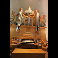 Mnchen (Munich), St. Franziskus, Spieltisch und Orgel