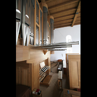 Mnchen (Munich), Pfarrkirche Heilige Familie, Seitlicher Blick auf die Orgel