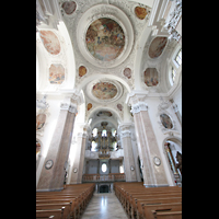 Fssen, Basilika St. Mang, Innenraum / Hauptschiff in Richtung Orgel
