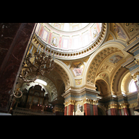 Budapest, Szent Istvn Bazilika (St. Stefan Basilika), Innenraum / Hauptschiff in Richtung Orgel