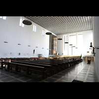 Dlmen, Heilig-Kreuz-Kirche, Innenraum mit Orgel seitlich