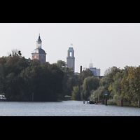 Berlin, St. Nikolai, Blick von der Havel auf Spandau, links der Turm der Nikolaikirche