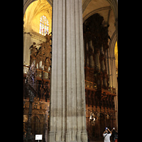 Sevilla, Catedral, Blick vom nrdlichen Seitenschiff auf beide Orgeln