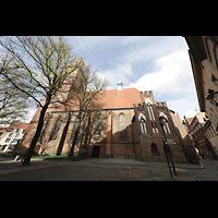 Berlin, St. Nikolai, Außenansicht von Süden mit Reformationsplatz