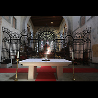 Reichenau, Mnster St. Maria und Markus Mittelzell, Altar, Chorgitter und dahinter der Heilig-Blut-Altar