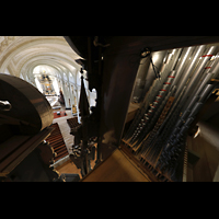 Luzern, Hofkirche St. Leodegar, Pfeifen des Oberwerks mit Blick in die Kirche