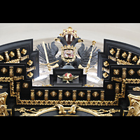 Praha (Prag), Matka Bo�� pred T�nem (Teyn-Kirche), Wappen und Ornamektik an der Prospektspitze