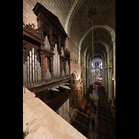 vora, Catedral da S, Blick von der Westempore auf die Orgel und ins Hauptschiff