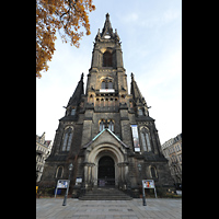 Dresden, Martin-Luther-Kirche, Westfassade mit Turm mit Martin-Luther-Platz