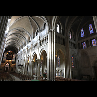 Lausanne, Cathédrale, Blick von der Vierung zur Orgel und ins nördliche Querhaus