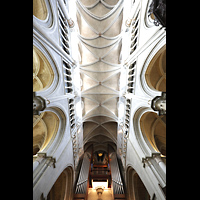 Lausanne, Cathédrale, Blick ins Gewölbe und zur Hauptorgel