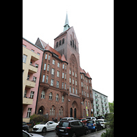 Berlin, Kirche zum Heilsbronnen, Kirche mit Turm von auen