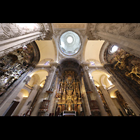 Sevilla, Iglesia de El Salvador, Blick in die Vierung und zum Hauptaltar