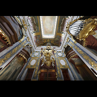 Berlin, Schloss Charlottenburg, Eosander-Kapelle, Blick von unten zur Königsloge, Orgel und Decke