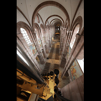 Speyer, Kaiser- und Mariendom, Blick vom Dach der Orgel auf die großen Prospektpfeifen und in den Dom