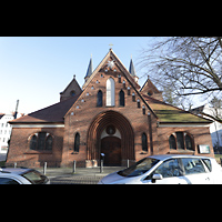 Berlin, Alte Pfarrkirche 'Zu den Vier Evangelisten' (Dorfkirche Pankow), Fassade und Hauptportal