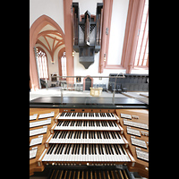 Bayreuth, Stadtkirche Heilig Dreifaltigkeit, Blick über den Zentralspieltisch zur Chororgel