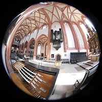 Bayreuth, Stadtkirche Heilig Dreifaltigkeit, Blick über den Zentralspieltisch in den gesamten Innenraum