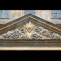 Bayreuth, Spitalkirche, Stuck und Fassadenschmuck an der Hauptfassade