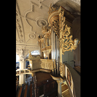 Celle, Stadtkirche St. Marien, Orgel seitlich von der unteren Seitenempore aus gesehen